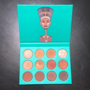 The Nubian by Juvia’s Place eyeshadow palette